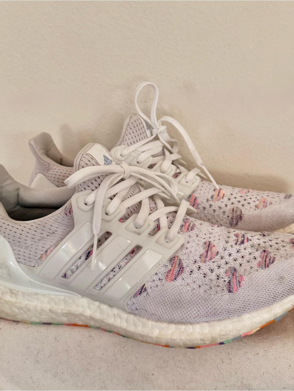 Adidas 8.5 Ultraboost Women’s White Knit Running Shoes with Multicolor Hearts